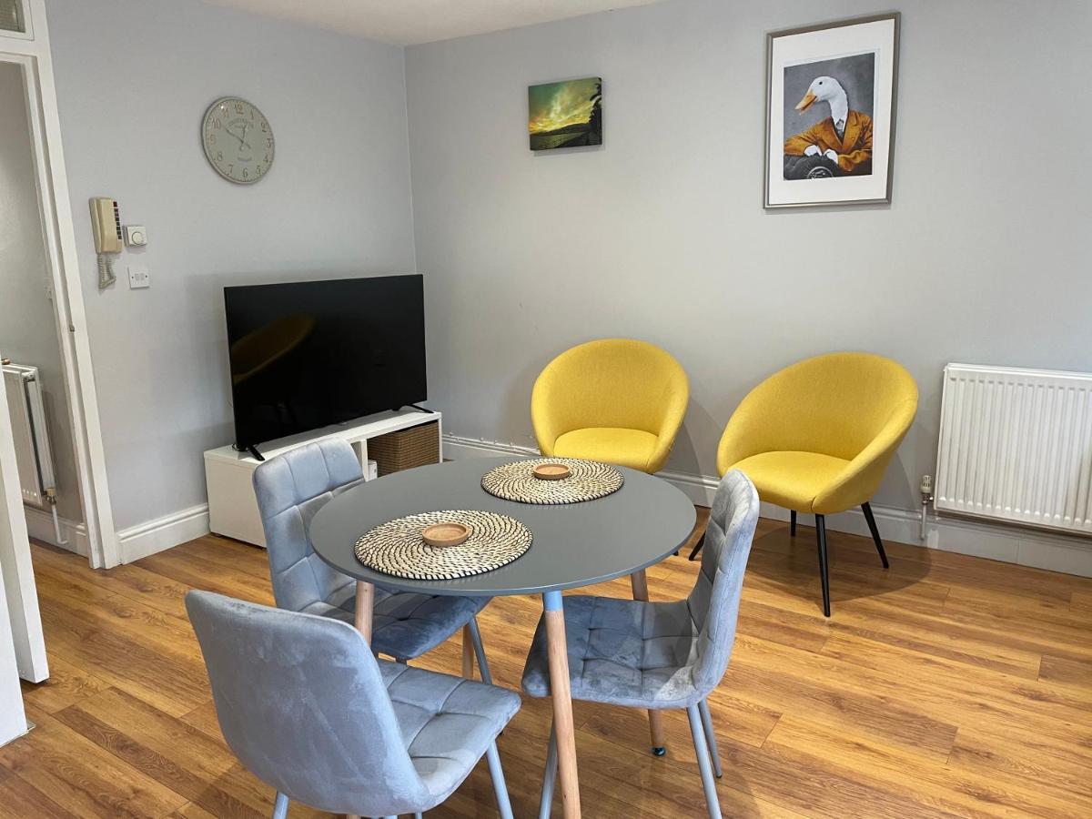Appartamento 2 Bedroom Chiswick Park Tube Station