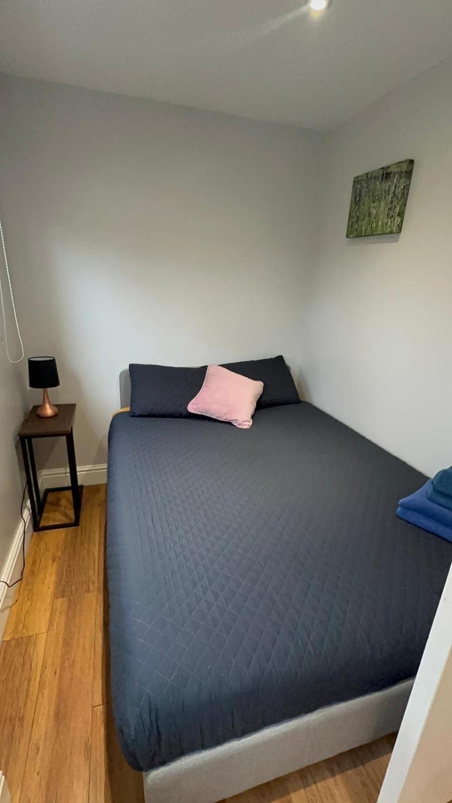 Appartamento 2 Bedroom Chiswick Park Tube Station