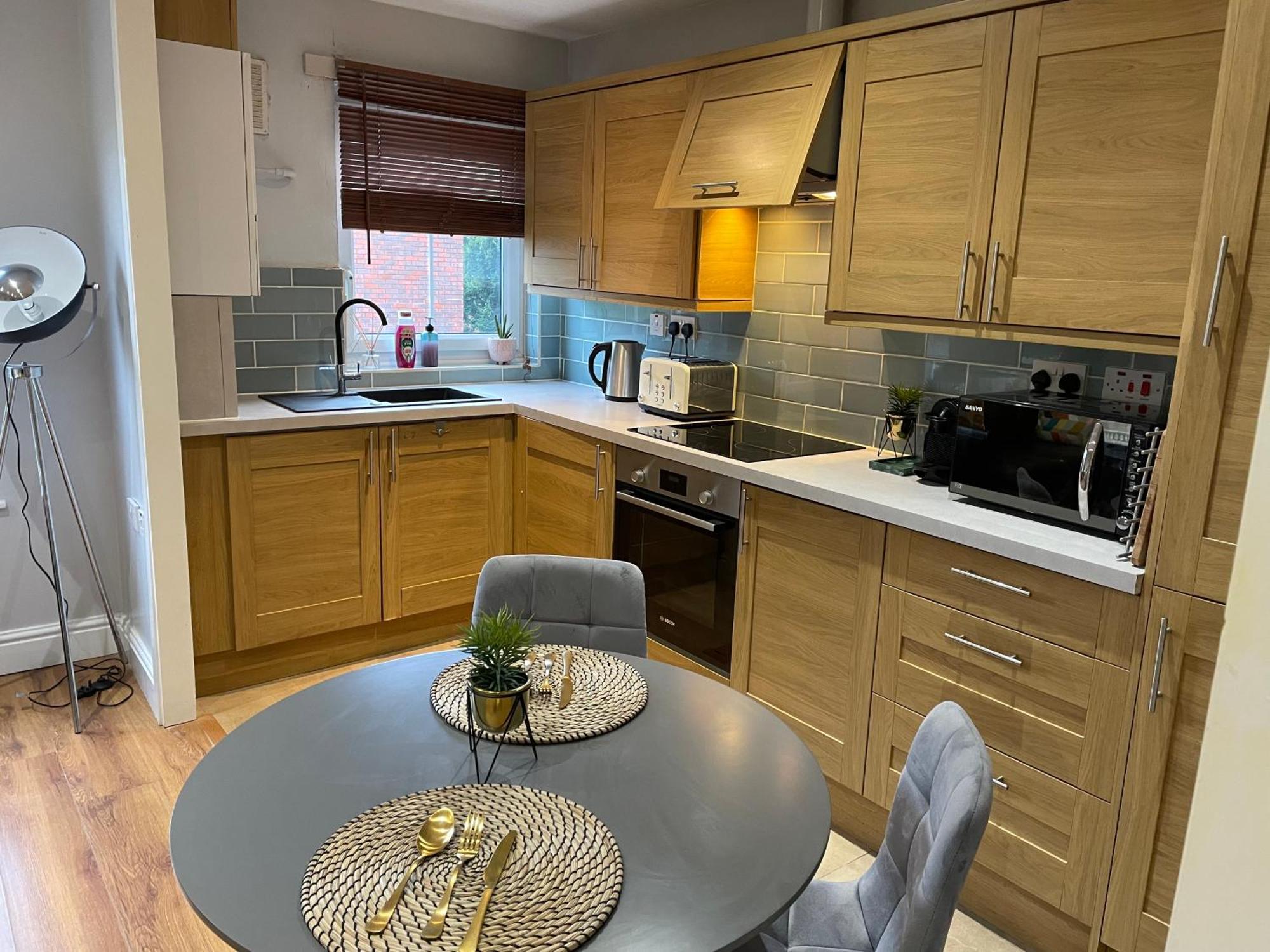 2 Bedroom Chiswick Park Tube Station Appartamento Londra