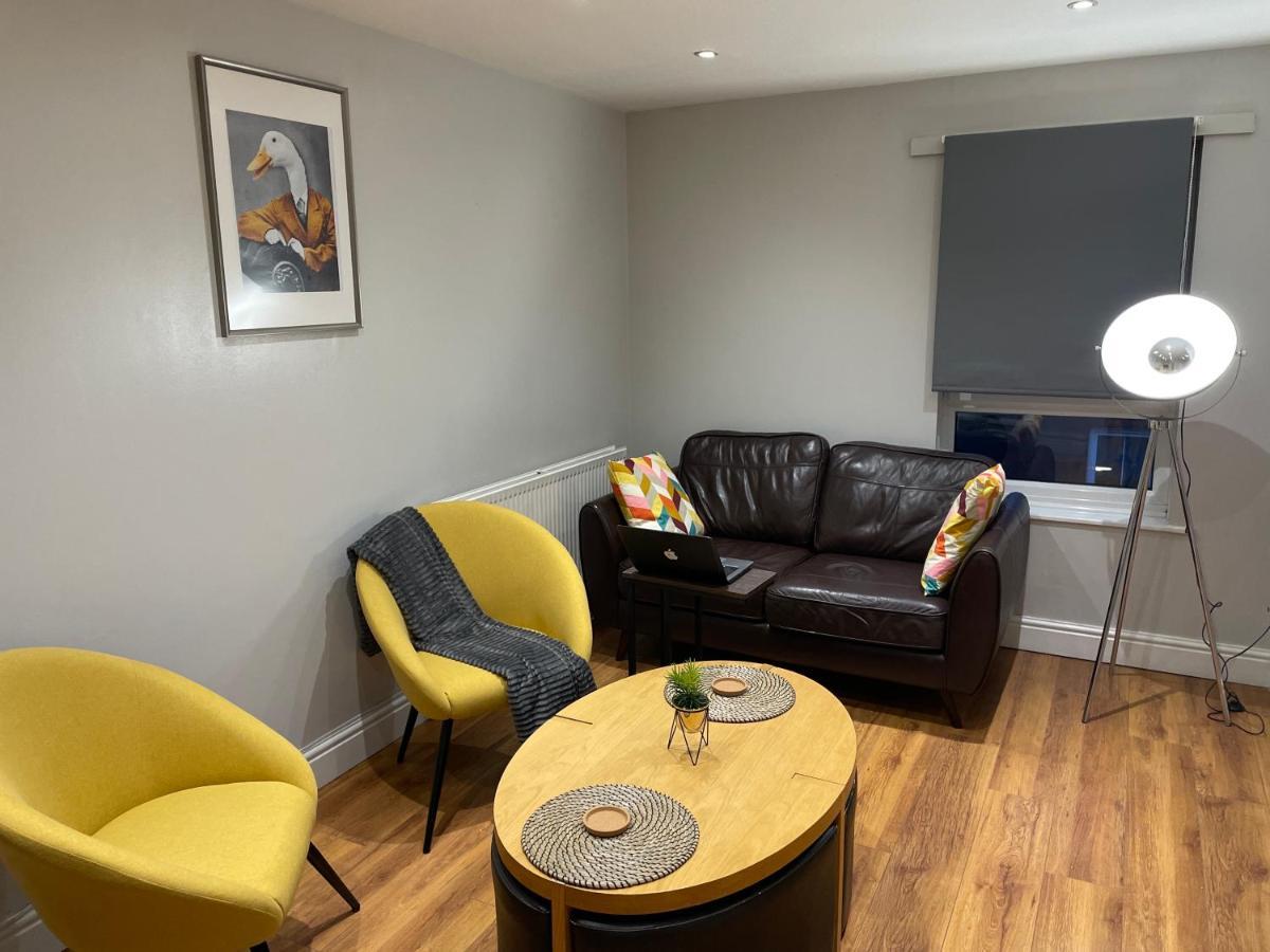 Appartamento 2 Bedroom Chiswick Park Tube Station